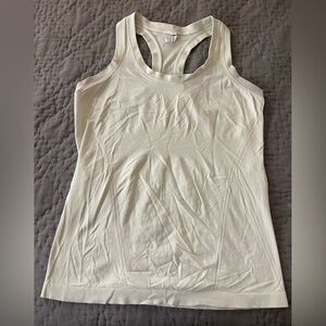 Athleta Momentum Racerback Tank Top Light Yellow Medium 100% Nylon Seamless